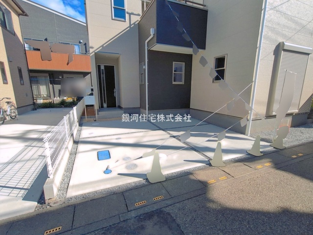 G00391216 埼玉県鴻巣市人形４丁目 新築一戸建て 2990万円 土地面積102.02m² (約30.86坪) 建物面積106.51m² (約32.21坪) 間取り４ＬＤＫ 築年月2026年07月(築１年以内)【外観11】