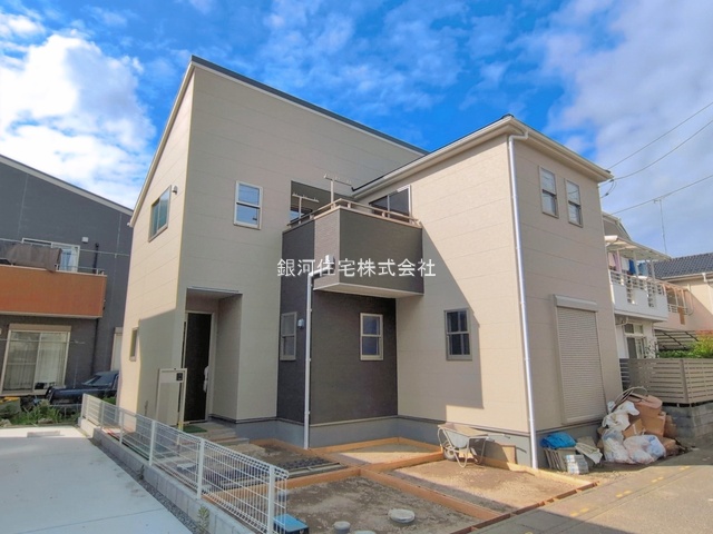 G00391216 埼玉県鴻巣市人形４丁目 新築一戸建て 2990万円 土地面積102.02m² (約30.86坪) 建物面積106.51m² (約32.21坪) 間取り４ＬＤＫ 築年月2026年07月(築１年以内)【外観14】