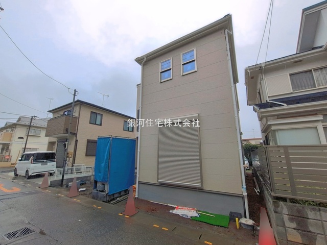 G00391216 埼玉県鴻巣市人形４丁目 新築一戸建て 2990万円 土地面積102.02m² (約30.86坪) 建物面積106.51m² (約32.21坪) 間取り４ＬＤＫ 築年月2026年07月(築１年以内)【外観18】