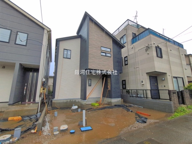 G00392461 埼玉県上尾市本町５丁目 新築一戸建て 4398万円 土地面積118.30m² (約35.78坪) 建物面積106.28m² (約32.14坪) 間取り３ＬＤＫ 築年月2026年05月【外観2】