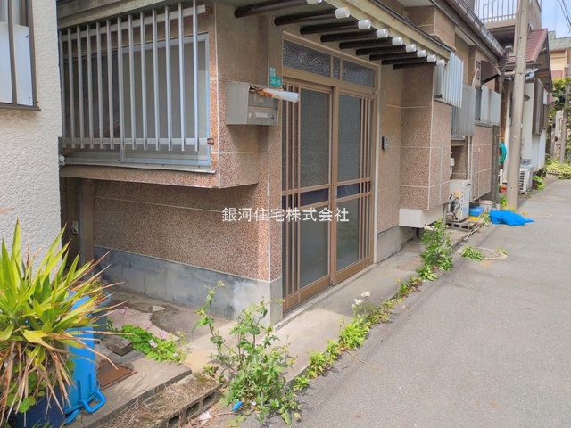 G00392653 東京都江戸川区春江町３丁目 中古一戸建て 1780万円 土地面積57.92m² (約17.52坪) 建物面積66.66m² (約20.16坪) 間取り３Ｋ 築年月1958年10月(築67年)【外観10】