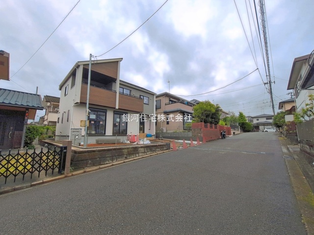 G00392789 神奈川県横浜市泉区上飯田町 新築一戸建て 5590万円 土地面積165.17m² (約49.96坪) 建物面積102.43m² (約30.98坪) 間取り４ＬＤＫ 築年月2026年05月(築１年以内)【外観3】