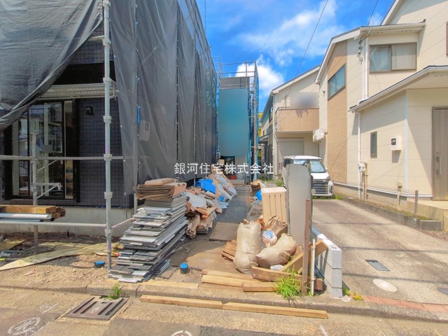 G00393252 神奈川県相模原市南区相南１丁目 新築一戸建て 5098万円 土地面積100.23m² (約30.31坪) 建物面積99.36m² (約30.05坪) 間取り４ＬＤＫ 築年月2026年09月(築１年以内)【外観5】