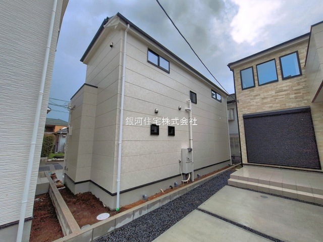 G00393430 千葉県流山市加４丁目 新築一戸建て 5199万円 土地面積117.02m² (約35.39坪) 建物面積111.15m² (約33.62坪) 間取り４ＬＤＫ 築年月2026年07月(築１年以内)【外観5】