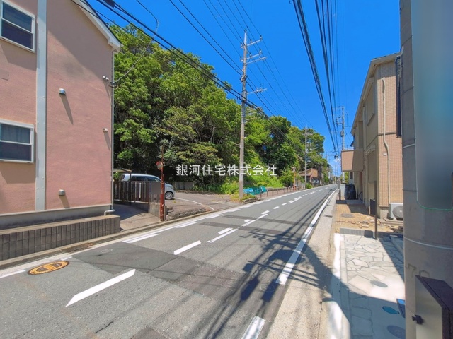 G00393441 神奈川県横浜市栄区笠間５丁目 新築一戸建て 5598万円 土地面積59.61m² (約18.03坪) 建物面積100.09m² (約30.27坪) 間取り３ＬＤＫ 築年月2026年05月(築１年以内)【外観10】