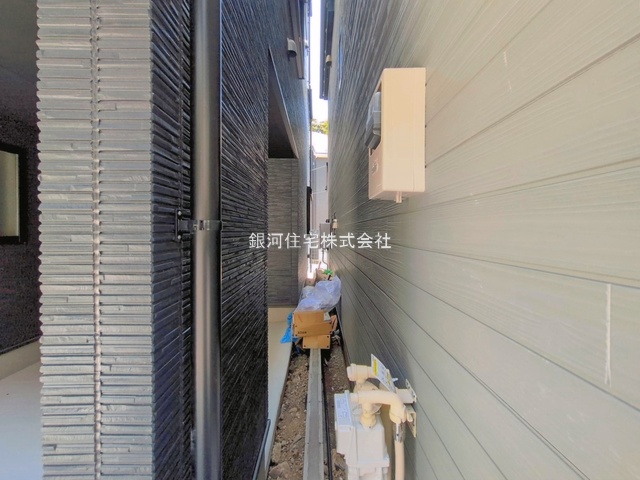 G00393441 神奈川県横浜市栄区笠間５丁目 新築一戸建て 5598万円 土地面積59.61m² (約18.03坪) 建物面積100.09m² (約30.27坪) 間取り３ＬＤＫ 築年月2026年05月(築１年以内)【外観11】
