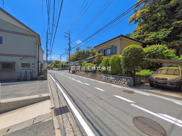 G00393441 神奈川県横浜市栄区笠間５丁目 新築一戸建て 5598万円 土地面積59.61m² (約18.03坪) 建物面積100.09m² (約30.27坪) 間取り３ＬＤＫ 築年月2026年05月(築１年以内)【外観13】