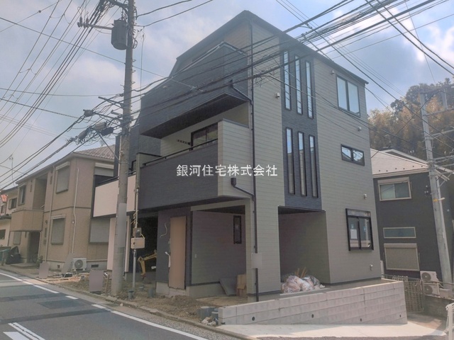 G00393441 神奈川県横浜市栄区笠間５丁目 新築一戸建て 5598万円 土地面積59.61m² (約18.03坪) 建物面積100.09m² (約30.27坪) 間取り３ＬＤＫ 築年月2026年05月(築１年以内)【外観17】