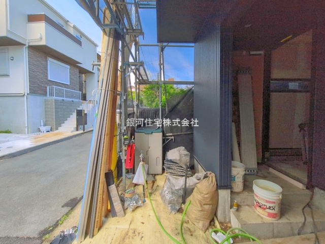 G00393589 神奈川県藤沢市藤が岡２丁目 新築一戸建て 4780万円 土地面積79.32m² (約23.99坪) 建物面積98.94m² (約29.92坪) 築年月2026年06月(築１年以内)【外観17】