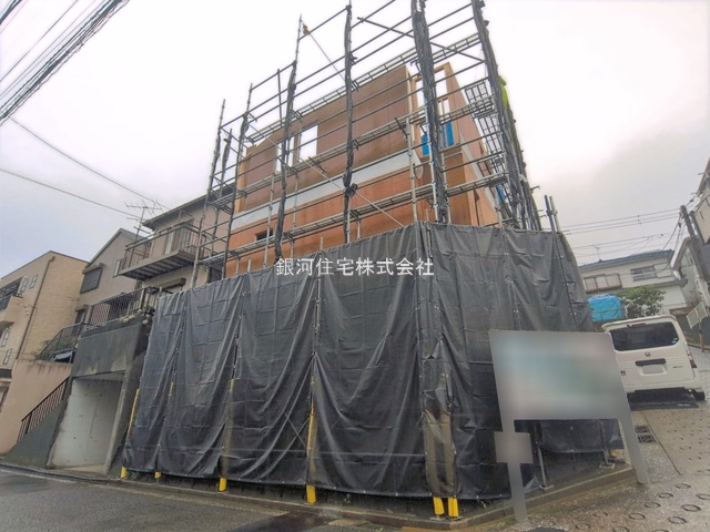 G00393600 神奈川県横浜市金沢区富岡西１丁目 新築一戸建て 5180万円 土地面積107.91m² (約32.64坪) 建物面積100.78m² (約30.48坪) 間取り４ＬＤＫ 築年月2026年07月【外観2】