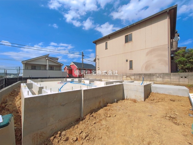 G00393600 神奈川県横浜市金沢区富岡西１丁目 新築一戸建て 5180万円 土地面積107.91m² (約32.64坪) 建物面積100.78m² (約30.48坪) 間取り４ＬＤＫ 築年月2026年07月【外観4】