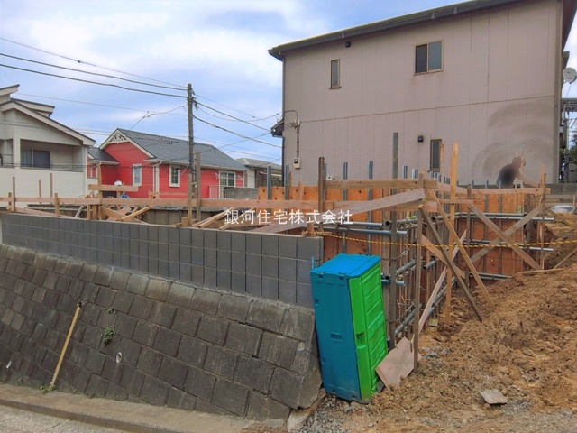 G00393600 神奈川県横浜市金沢区富岡西１丁目 新築一戸建て 5180万円 土地面積107.91m² (約32.64坪) 建物面積100.78m² (約30.48坪) 間取り４ＬＤＫ 築年月2026年07月【外観8】