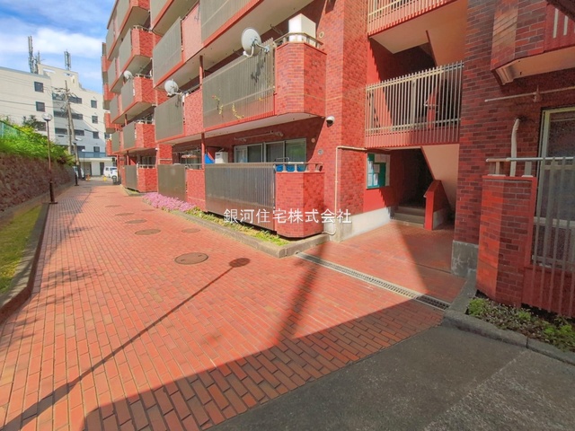 G00393637 神奈川県横浜市戸塚区平戸１丁目 中古マンション 1599万円 専有面積55.53m² (約16.79坪) 間取り２ＬＤＫ 所在階2階 築年月1981年09月(築44年)【外観3】