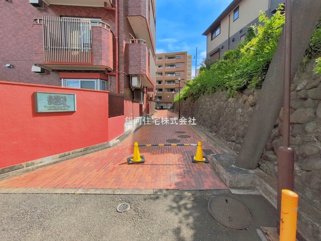 G00393637 神奈川県横浜市戸塚区平戸１丁目 中古マンション 1599万円 専有面積55.53m² (約16.79坪) 間取り２ＬＤＫ 所在階2階 築年月1981年09月(築44年)【外観6】