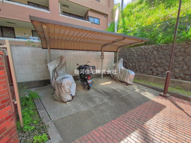 G00393637 神奈川県横浜市戸塚区平戸１丁目 中古マンション 1599万円 専有面積55.53m² (約16.79坪) 間取り２ＬＤＫ 所在階2階 築年月1981年09月(築44年)【外観10】