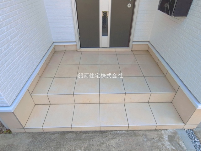 G00393641 神奈川県横浜市神奈川区三ツ沢下町 中古一戸建て 5499万円 土地面積97.70m² (約29.55坪) 建物面積92.53m² (約27.99坪) 間取り３ＳＬＤＫ 築年月2011年04月(築15年)【外観12】