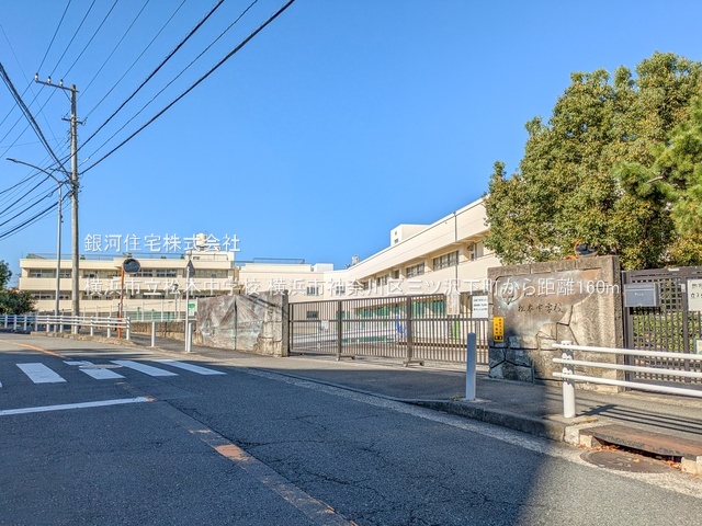 G00393641 神奈川県横浜市神奈川区三ツ沢下町 中古一戸建て 5499万円 土地面積97.70m² (約29.55坪) 建物面積92.53m² (約27.99坪) 間取り３ＳＬＤＫ 築年月2011年04月(築15年)【周辺環境】横浜市立松本中学校