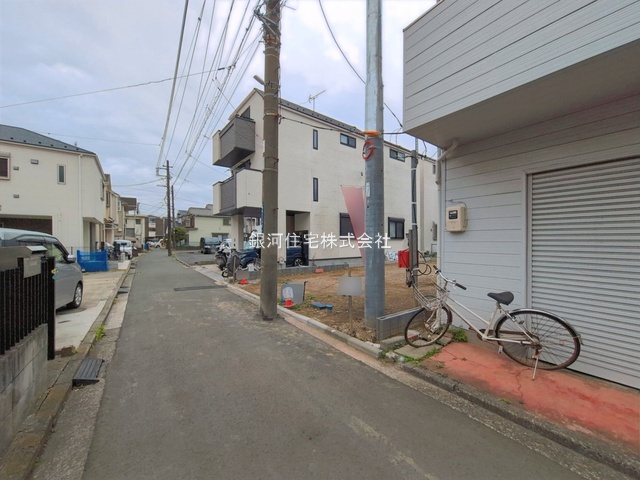 G00393664 神奈川県横浜市磯子区岡村１丁目 新築一戸建て 4780万円 土地面積112.96m² (約34.17坪) 建物面積100.19m² (約30.30坪) 間取り４ＬＤＫ 築年月2026年11月【外観9】