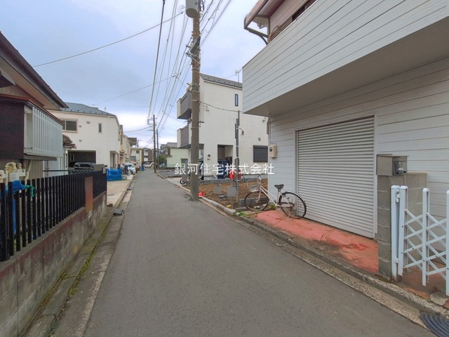 G00393664 神奈川県横浜市磯子区岡村１丁目 新築一戸建て 4780万円 土地面積112.96m² (約34.17坪) 建物面積100.19m² (約30.30坪) 間取り４ＬＤＫ 築年月2026年11月【外観12】