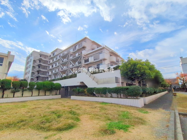 G00393672 東京都三鷹市下連雀９丁目 中古マンション 4680万円 専有面積69.39m² (約20.99坪) 間取り３ＬＤＫ 所在階1階 築年月1979年03月(築47年)【外観5】