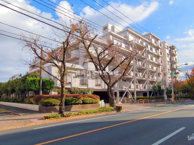 G00393672 東京都三鷹市下連雀９丁目 中古マンション 4680万円 専有面積69.39m² (約20.99坪) 間取り３ＬＤＫ 所在階1階 築年月1979年03月(築47年)【外観8】