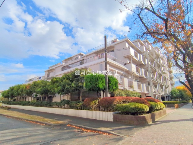 G00393672 東京都三鷹市下連雀９丁目 中古マンション 4680万円 専有面積69.39m² (約20.99坪) 間取り３ＬＤＫ 所在階1階 築年月1979年03月(築47年)【外観10】