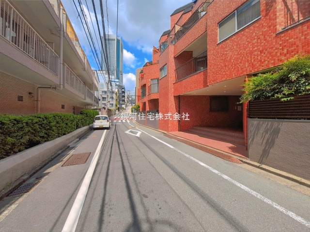 G00393686 東京都渋谷区代々木４丁目 中古マンション 6690万円 専有面積46.10m² (約13.94坪) 間取り１ＬＤＫ 所在階4階 築年月1977年12月(築48年)【外観4】
