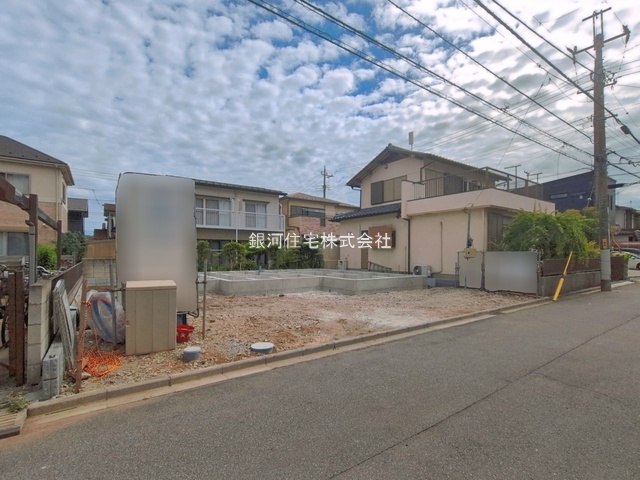 G00393693 千葉県船橋市松が丘２丁目 新築一戸建て 3690万円 土地面積155.55m² (約47.05坪) 建物面積100.60m² (約30.43坪) 間取り４ＬＤＫ 築年月2026年08月【外観2】