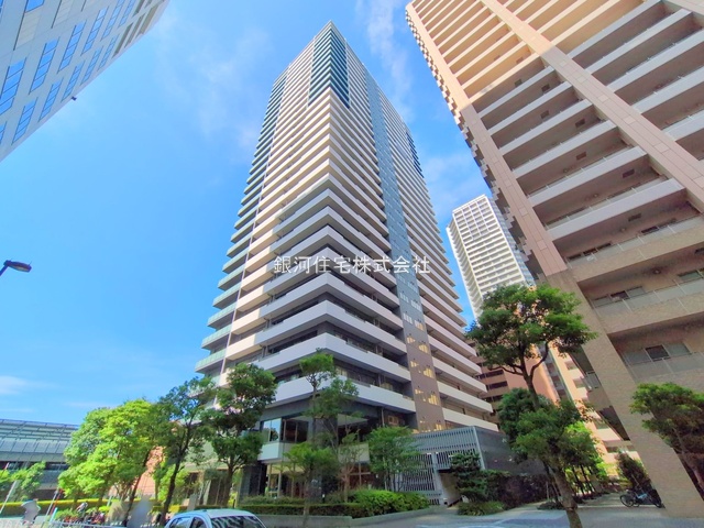 G00393709 東京都港区港南３丁目 中古マンション 1億7800万円 専有面積77.47m² (約23.43坪) 間取り３ＬＤＫ 所在階13階 築年月2006年10月(築19年)【外観2】
