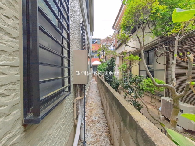 G00393712 埼玉県新座市野寺１丁目 中古一戸建て 2880万円 土地面積107.16m² (約32.41坪) 建物面積106.14m² (約32.10坪) 間取り３ＬＤＫ 築年月1993年10月(築32年)【外観12】