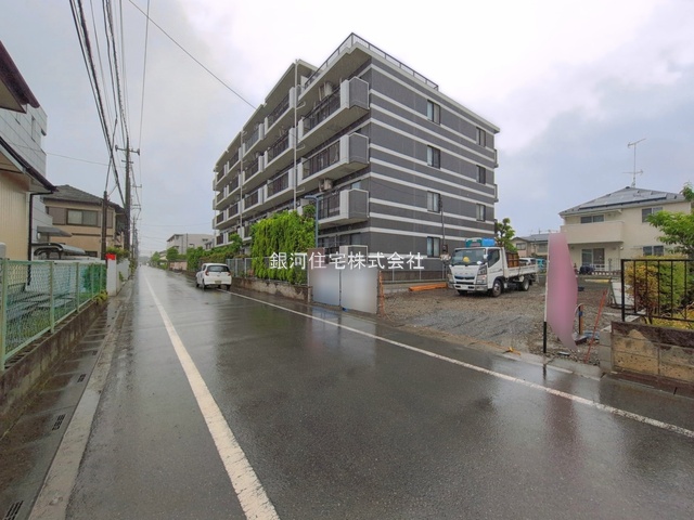 G00393718 埼玉県越谷市千間台西５丁目 新築一戸建て 5280万円 土地面積193.36m² (約58.49坪) 建物面積109.71m² (約33.18坪) 間取り４ＬＤＫ 築年月2026年07月【外観6】