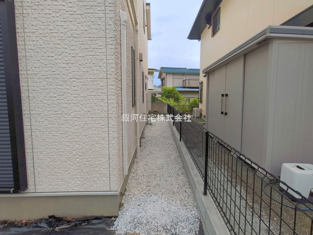G00394721 神奈川県鎌倉市今泉台４丁目 中古一戸建て 4880万円 土地面積206.57m² (約62.48坪) 建物面積99.78m² (約30.18坪) 間取り３ＬＤＫ 築年月2017年11月(築8年)【外観10】