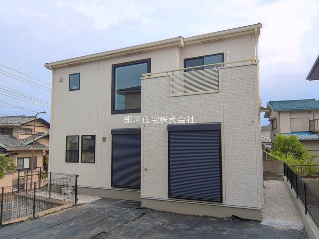 G00394721 神奈川県鎌倉市今泉台４丁目 中古一戸建て 4880万円 土地面積206.57m² (約62.48坪) 建物面積99.78m² (約30.18坪) 間取り３ＬＤＫ 築年月2017年11月(築8年)【外観12】