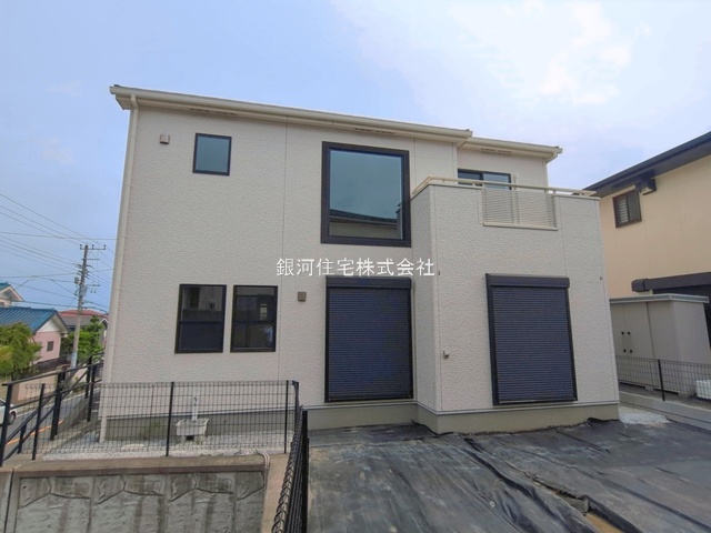 G00394721 神奈川県鎌倉市今泉台４丁目 中古一戸建て 4880万円 土地面積206.57m² (約62.48坪) 建物面積99.78m² (約30.18坪) 間取り３ＬＤＫ 築年月2017年11月(築8年)【外観13】