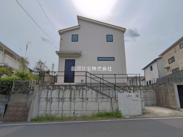 G00394721 神奈川県鎌倉市今泉台４丁目 中古一戸建て 4880万円 土地面積206.57m² (約62.48坪) 建物面積99.78m² (約30.18坪) 間取り３ＬＤＫ 築年月2017年11月(築8年)【外観16】