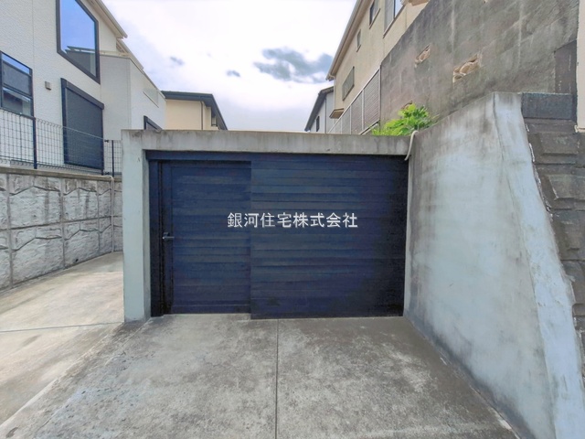G00394721 神奈川県鎌倉市今泉台４丁目 中古一戸建て 4880万円 土地面積206.57m² (約62.48坪) 建物面積99.78m² (約30.18坪) 間取り３ＬＤＫ 築年月2017年11月(築8年)【外観18】