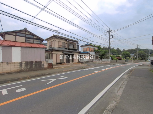 G00394722 埼玉県川越市大字笠幡 中古一戸建て 799万円 土地面積100.03m² (約30.25坪) 建物面積73.69m² (約22.29坪) 間取り４ＤＫ 築年月1983年12月(築42年)【外観8】