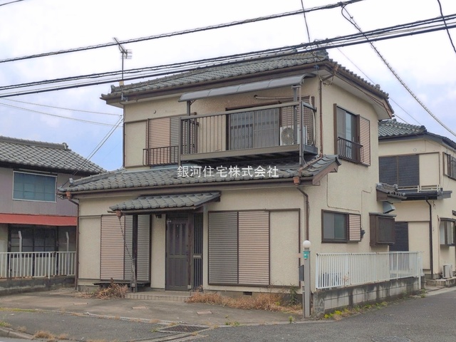 G00394722 埼玉県川越市大字笠幡 中古一戸建て 799万円 土地面積100.03m² (約30.25坪) 建物面積73.69m² (約22.29坪) 間取り４ＤＫ 築年月1983年12月(築42年)【外観11】