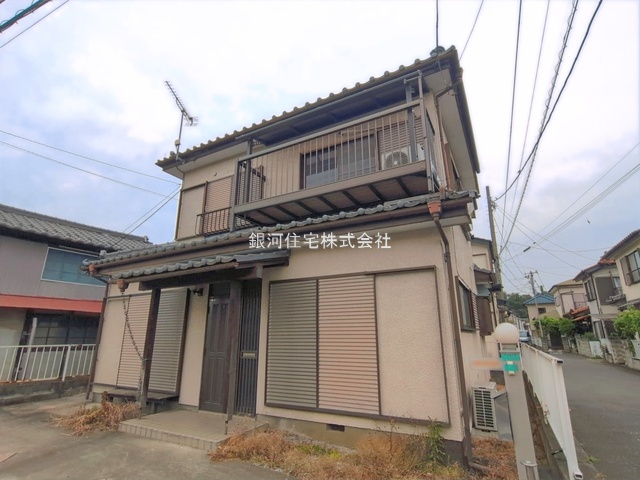 G00394722 埼玉県川越市大字笠幡 中古一戸建て 799万円 土地面積100.03m² (約30.25坪) 建物面積73.69m² (約22.29坪) 間取り４ＤＫ 築年月1983年12月(築42年)【外観15】