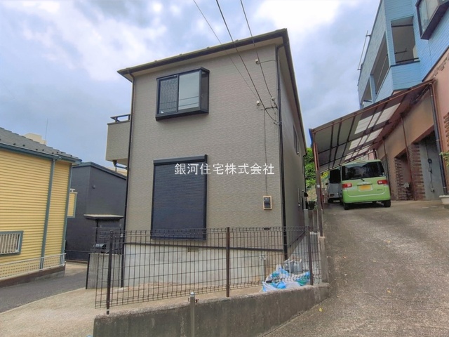 G00394724 神奈川県相模原市南区上鶴間本町９丁目 中古一戸建て 4980万円 土地面積183.70m² (約55.56坪) 建物面積130.82m² (約39.57坪) 間取り５ＬＤＫ 築年月1999年03月(築27年)【外観2】