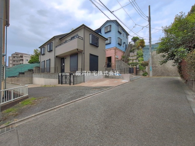 G00394724 神奈川県相模原市南区上鶴間本町９丁目 中古一戸建て 4980万円 土地面積183.70m² (約55.56坪) 建物面積130.82m² (約39.57坪) 間取り５ＬＤＫ 築年月1999年03月(築27年)【外観3】