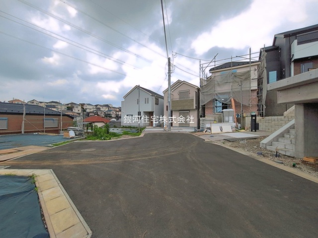 G00395283 神奈川県横浜市旭区東希望が丘 新築一戸建て 5690万円 土地面積100.74m² (約30.47坪) 建物面積100.20m² (約30.31坪) 間取り４ＬＤＫ 築年月2026年05月(築１年以内)【外観3】