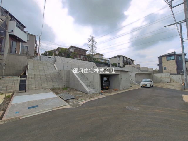 G00395284 神奈川県横浜市旭区東希望が丘 新築一戸建て 5390万円 土地面積118.48m² (約35.84坪) 建物面積92.11m² (約27.86坪) 間取り４ＬＤＫ 築年月2026年05月(築１年以内)【外観9】