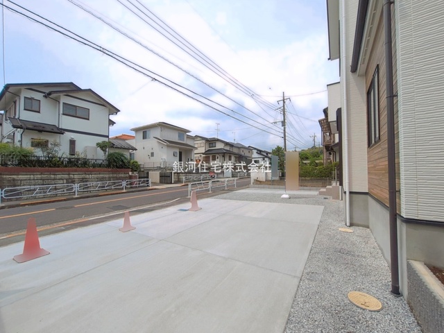 G00395305 東京都八王子市北野台３丁目 新築一戸建て 5199万円 土地面積195.26m² (約59.06坪) 建物面積111.79m² (約33.81坪) 間取り４ＬＤＫ 築年月2026年06月(築１年以内)【外観11】