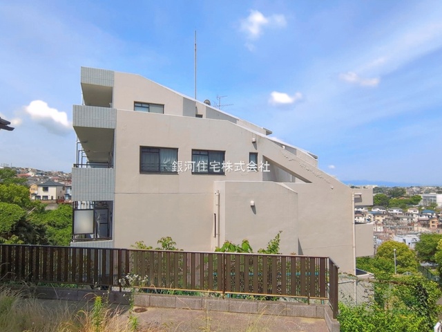 G00395320 神奈川県横浜市金沢区富岡東１丁目 中古マンション 3099万円 専有面積86.39m² (約26.13坪) 間取り３ＬＤＫ 所在階4階 築年月1990年03月(築36年)【外観13】