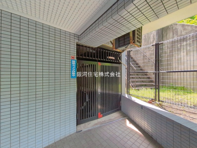 G00395320 神奈川県横浜市金沢区富岡東１丁目 中古マンション 3099万円 専有面積86.39m² (約26.13坪) 間取り３ＬＤＫ 所在階4階 築年月1990年03月(築36年)【外観14】