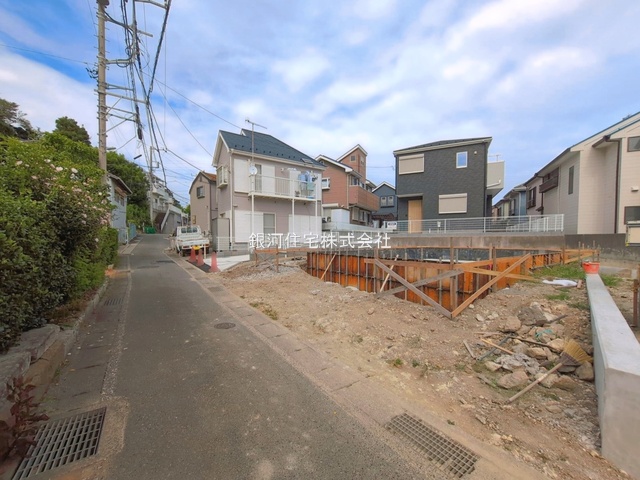 G00396295 神奈川県横須賀市太田和２丁目 新築一戸建て 3490万円 土地面積197.36m² (約59.70坪) 建物面積98.89m² (約29.91坪) 間取り４ＬＤＫ 築年月2026年07月(築１年以内)【外観3】