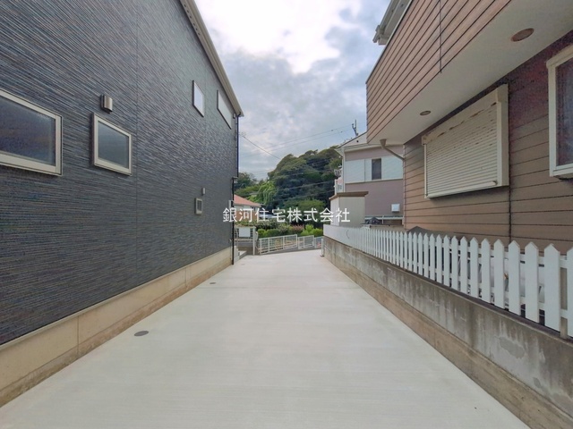 G00396295 神奈川県横須賀市太田和２丁目 新築一戸建て 3490万円 土地面積197.36m² (約59.70坪) 建物面積98.89m² (約29.91坪) 間取り４ＬＤＫ 築年月2026年07月(築１年以内)【外観4】