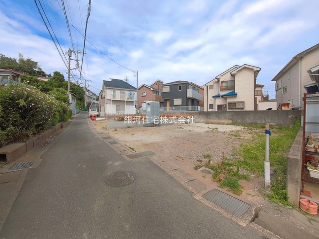 G00396295 神奈川県横須賀市太田和２丁目 新築一戸建て 3490万円 土地面積197.36m² (約59.70坪) 建物面積98.89m² (約29.91坪) 間取り４ＬＤＫ 築年月2026年07月(築１年以内)【外観7】