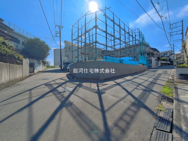 G00396302 神奈川県横浜市金沢区富岡西１丁目 新築一戸建て 6580万円 土地面積183.16m² (約55.40坪) 建物面積105.99m² (約32.06坪) 間取り４ＬＤＫ 築年月2026年11月【外観3】